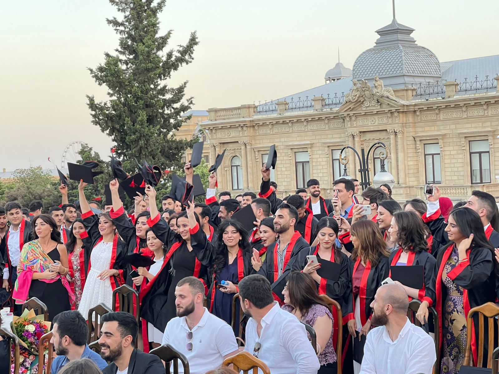 В Западно-Каспийском университете состоялся выпускной вечер