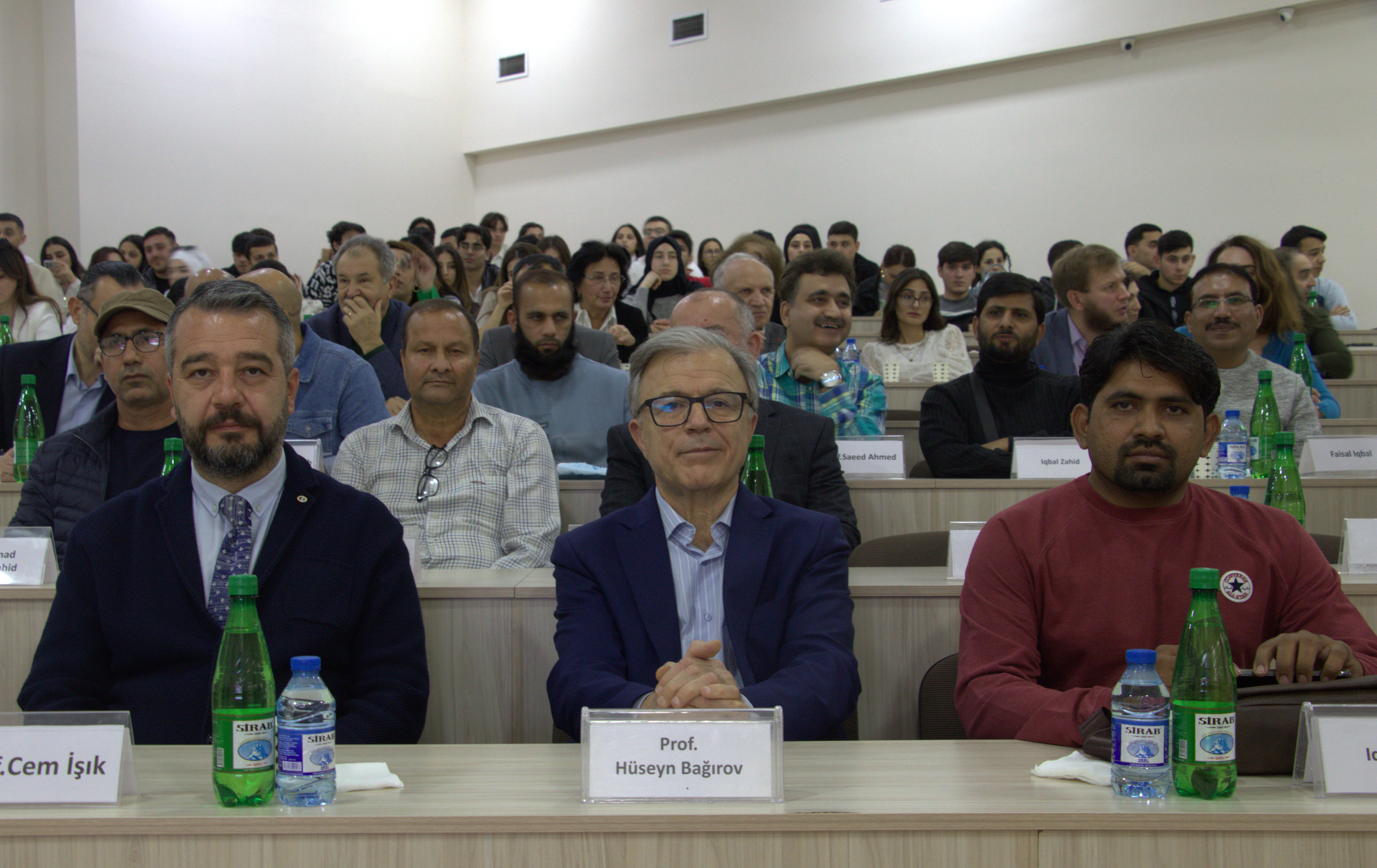 Qərbi Kaspi Universitetinin elmi tədqiqat mərkəzlərinin hesabatları keçirilib