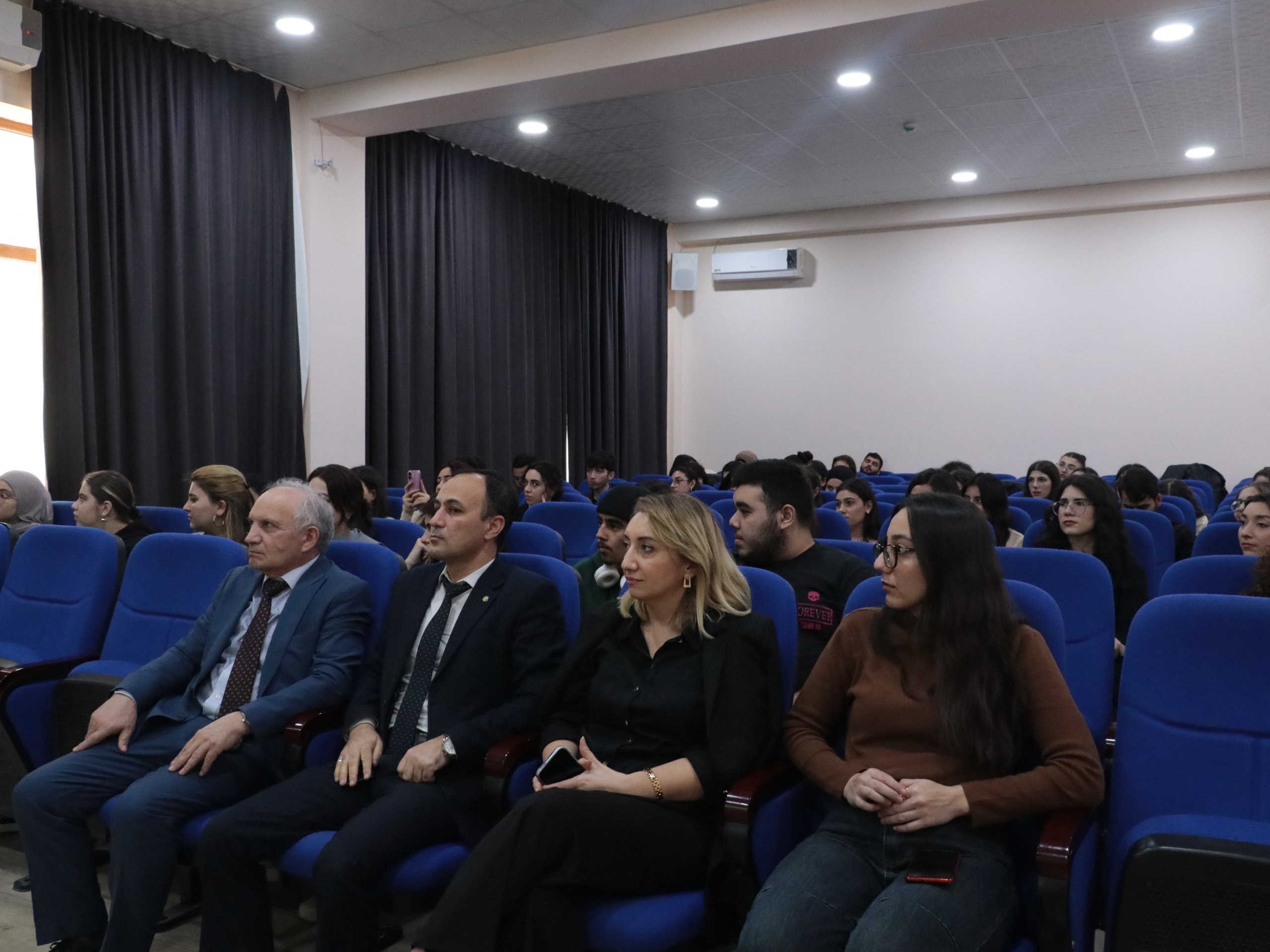 Qərbi Kaspi Universitetində elmi seminar baş tutub